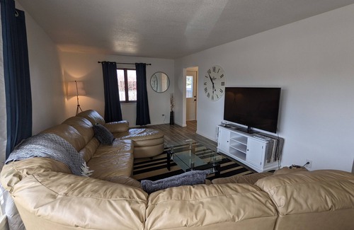 Moorhead House | The Moorhead Place. Dog friendly, warm home near colleges and medical centers