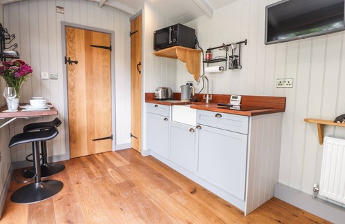 Oswestry Cottage | THE MOORHEN RETREAT, romantic, character holiday cottage in Trefonen