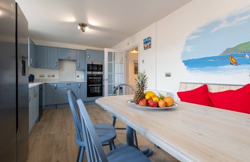 Rhosneigr House | The Moorings: 5-bed villa in Rhosneigr, walk to beach & village