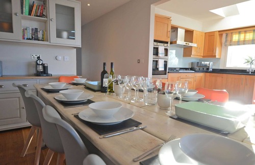 South Cerney House | The Moorings - A stunning lakeside retreat in the Cotswold Water Park with hot tub