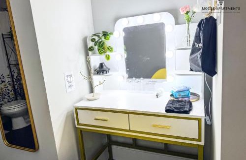 Downtown Memphis Apartment | The Moose #12 - Brand New Modern Luxe Loft with Free Parking, King Bed & Fast WiFi
