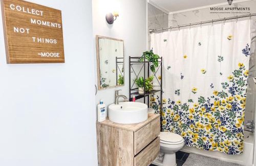 Downtown Memphis Apartment | The Moose #12 - Brand New Modern Luxe Loft with Free Parking, King Bed & Fast WiFi