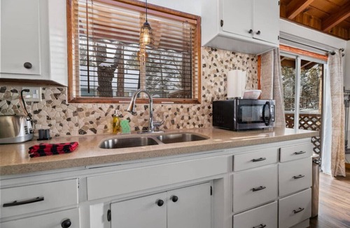 Sugarloaf House | The Moreno Hideaway- Indulge in a Winter Escape