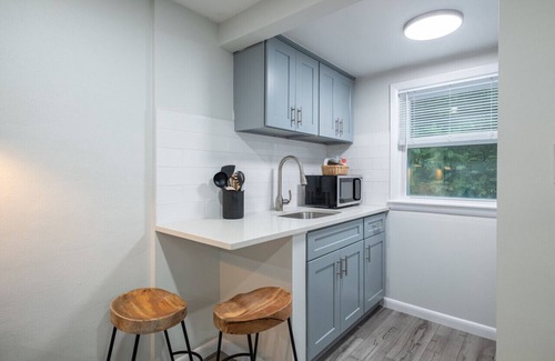 Old Mystic Apartment | The Morgan Studio · Near Mystic, Casinos + USCGA