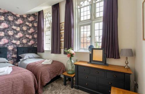 Canterbury Apartment | THE MOST CENTRAL Apartment in Canterbury Stunning Interiors, fully equipped, City Views and Free WiFi!