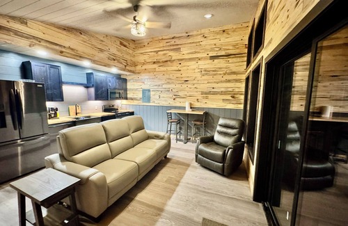 Cook Cabin | The Mother in Law Wilderness SuitenLake Vermilion Public Access 1/4 mile