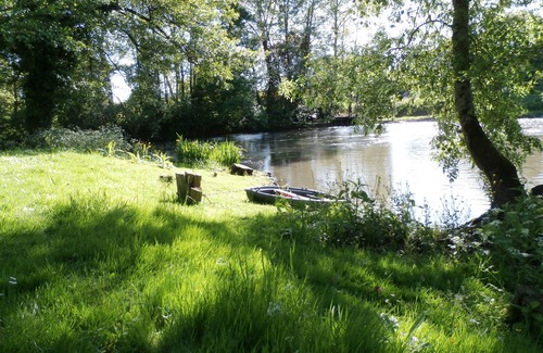Yvre-l'Eveque House | The Moulin de Courmauboeufs. Private park and river