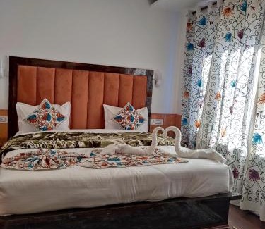 Pahalgam Hotel | the mountain dreams