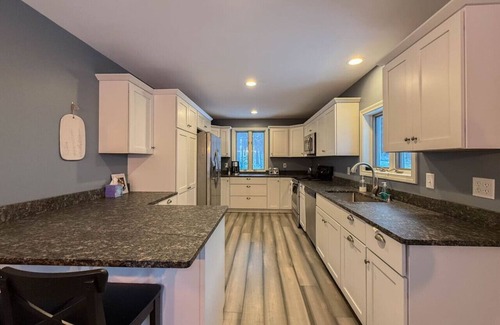 Bridgton House | The Mountain House | Hot Tub, Close to Moose Pond