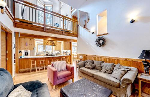 Serene Lakes House | The Mountain House