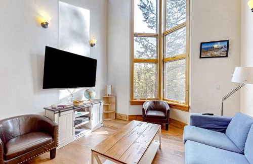 Serene Lakes House | The Mountain House
