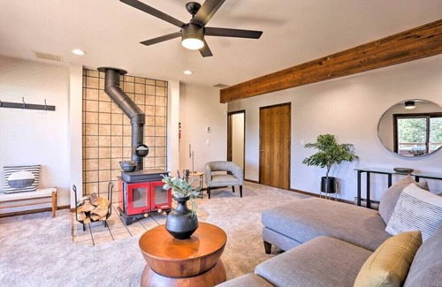 Hangen Ranch And M and B House | The Mountain Retreat at Evergreen | King bed