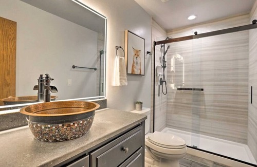 Hangen Ranch And M and B House | The Mountain Retreat at Evergreen | King bed