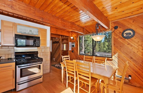 Fox Farm Cabin | The Mountain Treehouse by Destination Big Bear: Fox Farm! Outdoor Hot Tub!