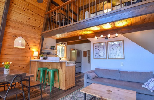 Green Valley Lake Cabin | The Mountain Rose Cabin - walk to lake, BBQ, Firepit, Pet Friendly,