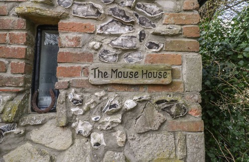 Winterborne Whitechurch Cottage | THE MOUSE HOUSE, pet friendly, with a garden in Milton Abbas