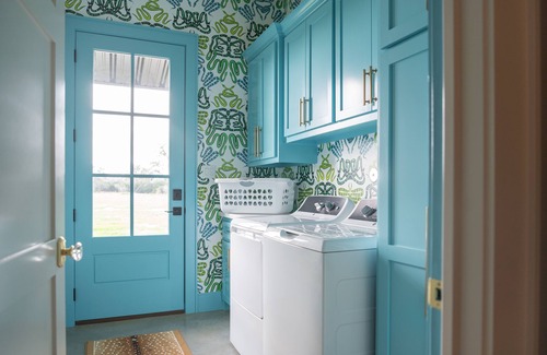 Fayetteville House | The Moxie: Luxe Barn Stay with Pool + Hot Tub + Game Room