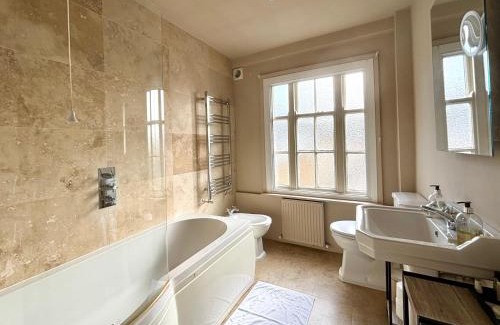 Belgravia Apartment | The Mozart Suite by Sloane Square