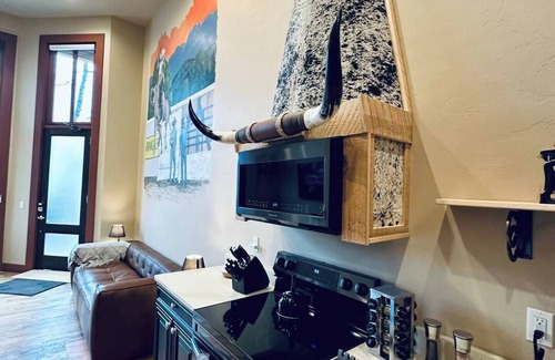 Enterprise Condo | The Mt Joseph Condo is part of the historic Litch Hotel