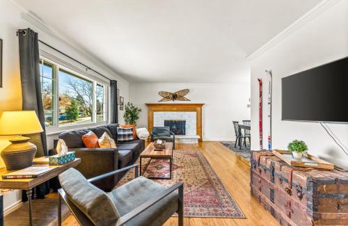 East Colorado Springs House | The Mtn Retreat- Steps to Palmer Park and playground, Central COS, Great location