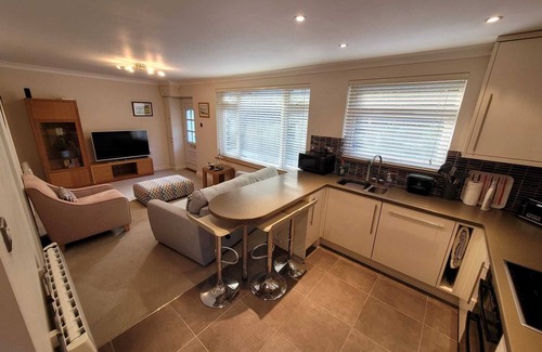 Mumbles Cottage | The Mumbles - Bungalow - 2 Bedrooms - Pet Friendly