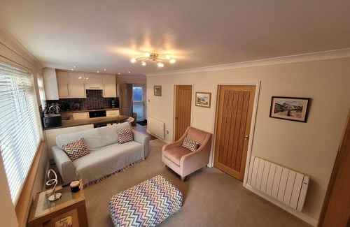 Mumbles Cottage | The Mumbles - Bungalow - 2 Bedrooms - Pet Friendly