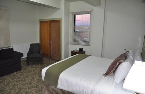 Tyrone Hotel | The Murray Hotel