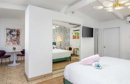 Warm Sands Hotel | The Muse Hotel | Palm Springs | Kitchen, Private Yard, Pool & Hot Tub | Suite 6