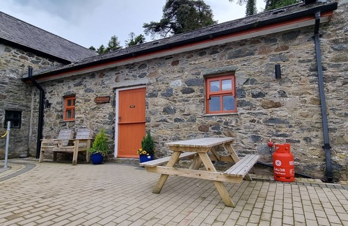 Loughinisland Cottage | The Musical Ceol Cottage 1-bedroom - Sleeps Four