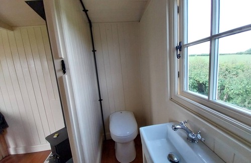Pentrefelin Cabin | The Musterer's Hut, Outdoor Bath & Valley View