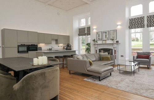 Newland Near Ulverston Cottage | The Myles Suite Stone Cross Mansion