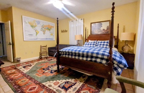 Buena Vista House | The Myrtle Room at The Town House Inn - Guesthouse