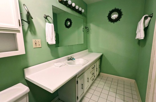 Buena Vista House | The Myrtle Room at The Town House Inn - Guesthouse