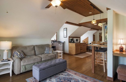 Lake Leelanau House | The Narrow’s Yacht Club Emilia’s Loft