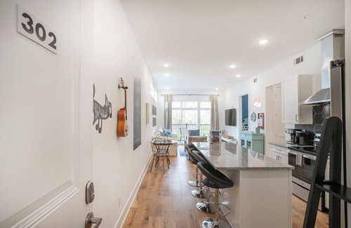 Inglewood Condo | ✨ The Nashville Scene Suite