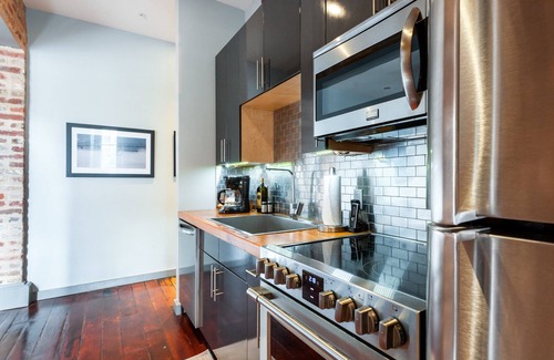 Central Business District Condo | The Natchez Near FQ - Private Balcony! Heated Pool in Courtyard, Family Friendly