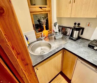 Carmarthen Apartment | The Natures Nook With HotTub