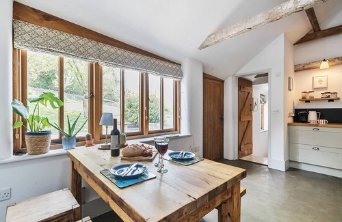 West Compton Cottage | The Neap - sleeps 2 guests in 1 bedroom