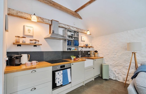West Compton Cottage | The Neap - sleeps 2 guests in 1 bedroom