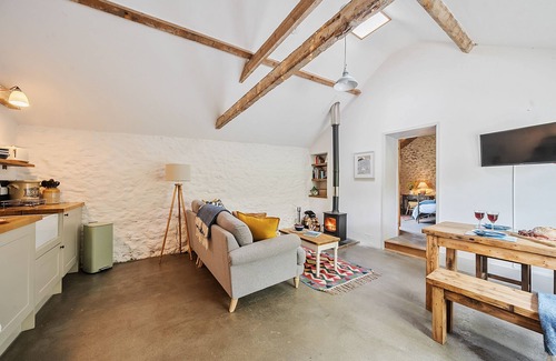 West Compton Cottage | The Neap - sleeps 2 guests in 1 bedroom