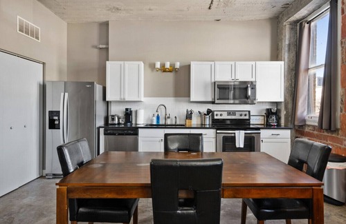 Downtown Apartment | The Nelson Lofts - Unit 7 (2 BR)