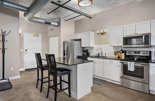 Downtown Apartment | The Nelson Lofts - Unit 3 (2 BR)