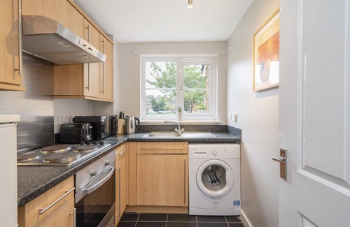 East End House | The Nelson: Spacious Main Door Holiday Home & Parking