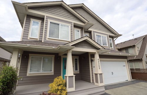 Sardis House | The Nest: 4 bedroom House. Chilliwack.