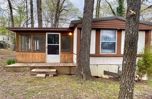Wappapello House | The Nest. A cozy lake house within walking distance of Lake Wappapello.
