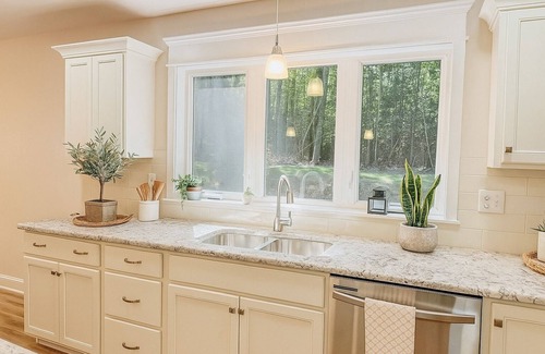 East Stroudsburg House | The Nest and Nook in The Poconos! Built in 2024, 2 Zone HAVC, plus a Study Room!