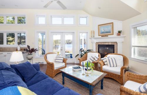 Upper Blandford House | The Nest at Deep Cove