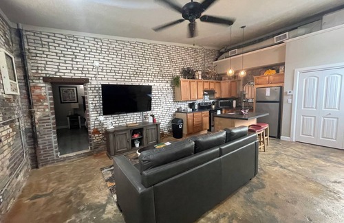 Van Buren Apartment | The Nest at Main Street Suites: Unique Apt in historic downtown Van Buren, AR