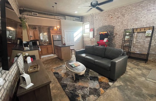 Van Buren Apartment | The Nest at Main Street Suites: Unique Apt in historic downtown Van Buren, AR