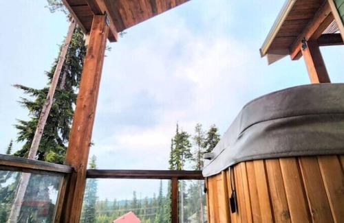 Snow Pine Estates Ski Chalet | The Nest | Big White - ski-in/out w new hot tub & view of Monashee Mountains